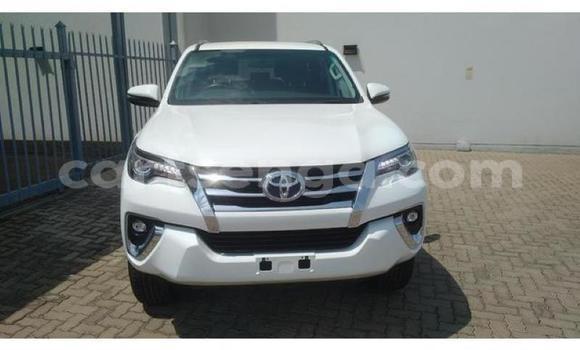 Buy Used Toyota Fortuner White Car in Matsapha in Manzini Buy Used Toyota Fortuner White Car in Matsapha in Manzini