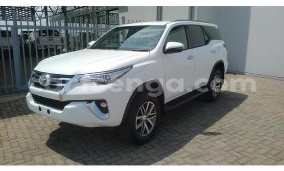 Buy Used Toyota Fortuner White Car in Matsapha in Manzini Buy Used Toyota Fortuner White Car in Matsapha in Manzini
