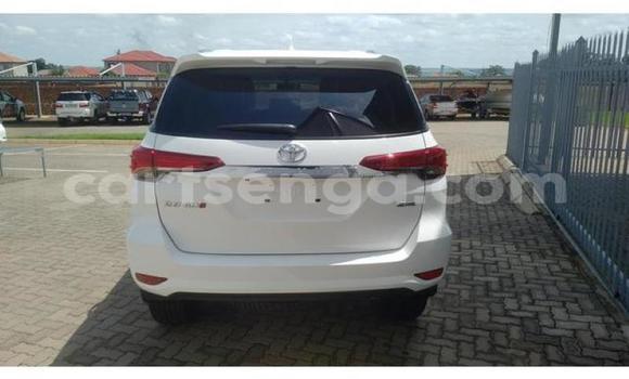 Buy Used Toyota Fortuner White Car in Matsapha in Manzini Buy Used Toyota Fortuner White Car in Matsapha in Manzini