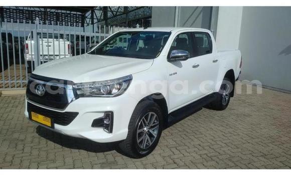 Buy Used Toyota Hilux White Car in Matsapha in Manzini Buy Used Toyota Hilux White Car in Matsapha in Manzini