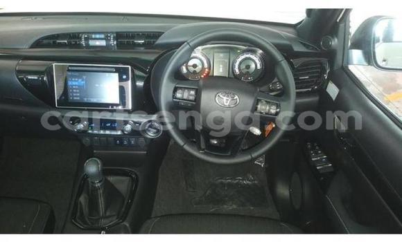 Buy Used Toyota Hilux White Car in Matsapha in Manzini Buy Used Toyota Hilux White Car in Matsapha in Manzini