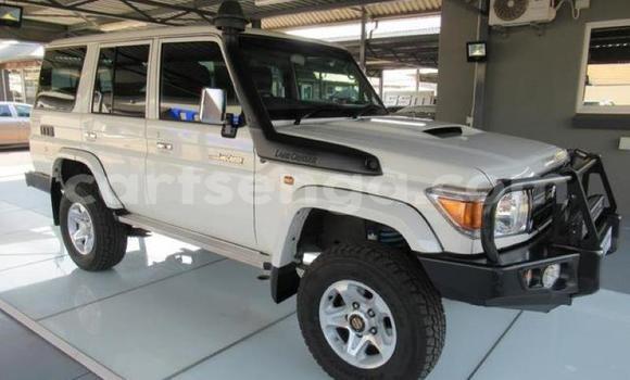 Buy Used Toyota Land Cruiser Beige Car in Mbabane in Manzini Buy Used Toyota Land Cruiser Beige Car in Mbabane in Manzini