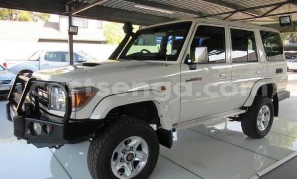 Buy Used Toyota Land Cruiser Beige Car in Mbabane in Manzini Buy Used Toyota Land Cruiser Beige Car in Mbabane in Manzini