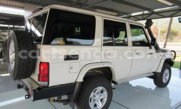 Buy Used Toyota Land Cruiser Beige Car in Mbabane in Manzini Buy Used Toyota Land Cruiser Beige Car in Mbabane in Manzini