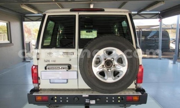 Buy Used Toyota Land Cruiser Beige Car in Mbabane in Manzini Buy Used Toyota Land Cruiser Beige Car in Mbabane in Manzini