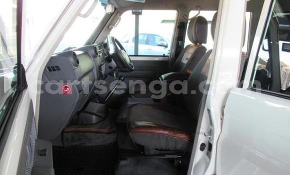 Buy Used Toyota Land Cruiser Beige Car in Mbabane in Manzini Buy Used Toyota Land Cruiser Beige Car in Mbabane in Manzini