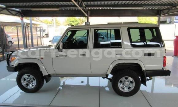Buy Used Toyota Land Cruiser Beige Car in Mbabane in Manzini Buy Used Toyota Land Cruiser Beige Car in Mbabane in Manzini
