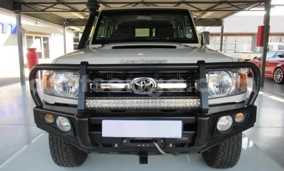 Buy Used Toyota Land Cruiser Beige Car in Mbabane in Manzini Buy Used Toyota Land Cruiser Beige Car in Mbabane in Manzini