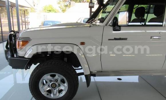 Buy Used Toyota Land Cruiser Beige Car in Mbabane in Manzini Buy Used Toyota Land Cruiser Beige Car in Mbabane in Manzini