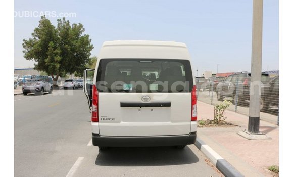 Acheter Import Voiture Toyota Hiace Blanc à Import - Dubai, Hhohho Acheter Import Voiture Toyota Hiace Blanc à Import - Dubai, Hhohho