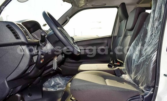 Buy Import Toyota Hiace White Car in Import - Dubai in Hhohho Buy Import Toyota Hiace White Car in Import - Dubai in Hhohho