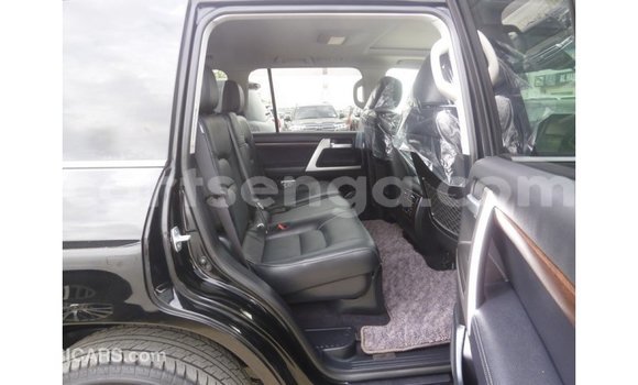 Nunua Imported Toyota Land Cruiser Black Gari ndani ya Import - Dubai nchini Hhohho Nunua Imported Toyota Land Cruiser Black Gari ndani ya Import - Dubai nchini Hhohho