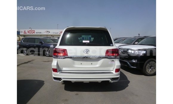 Buy Import Toyota Land Cruiser White Car in Import - Dubai in Hhohho Buy Import Toyota Land Cruiser White Car in Import - Dubai in Hhohho