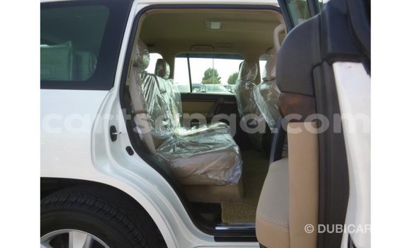 Buy Import Toyota Land Cruiser White Car in Import - Dubai in Hhohho Buy Import Toyota Land Cruiser White Car in Import - Dubai in Hhohho