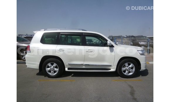 Buy Import Toyota Land Cruiser White Car in Import - Dubai in Hhohho Buy Import Toyota Land Cruiser White Car in Import - Dubai in Hhohho