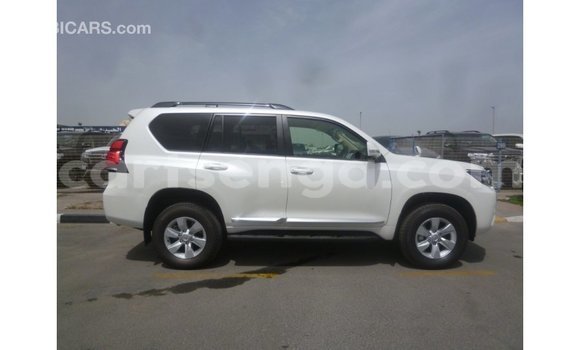 Acheter Import Voiture Toyota Prado Blanc à Import - Dubai, Hhohho Acheter Import Voiture Toyota Prado Blanc à Import - Dubai, Hhohho