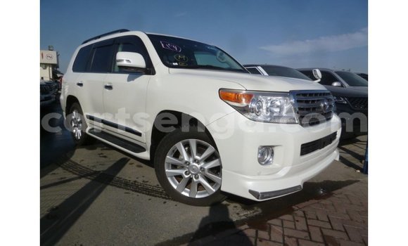 Nunua Imported Toyota Land Cruiser White Gari ndani ya Import - Dubai nchini Hhohho Nunua Imported Toyota Land Cruiser White Gari ndani ya Import - Dubai nchini Hhohho