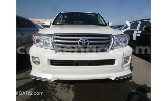 Nunua Imported Toyota Land Cruiser White Gari ndani ya Import - Dubai nchini Hhohho Nunua Imported Toyota Land Cruiser White Gari ndani ya Import - Dubai nchini Hhohho