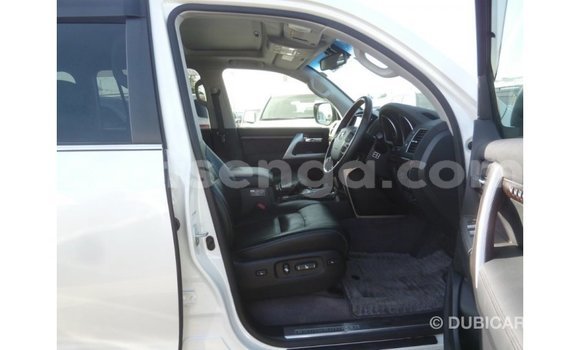 Nunua Imported Toyota Land Cruiser White Gari ndani ya Import - Dubai nchini Hhohho Nunua Imported Toyota Land Cruiser White Gari ndani ya Import - Dubai nchini Hhohho