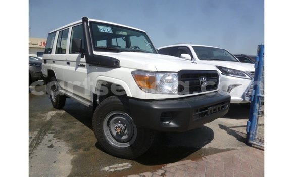 Acheter Import Voiture Toyota Land Cruiser Blanc à Import - Dubai, Hhohho Acheter Import Voiture Toyota Land Cruiser Blanc à Import - Dubai, Hhohho