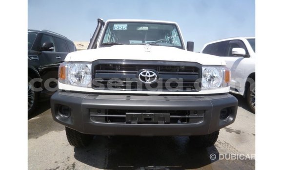 Acheter Import Voiture Toyota Land Cruiser Blanc à Import - Dubai, Hhohho Acheter Import Voiture Toyota Land Cruiser Blanc à Import - Dubai, Hhohho