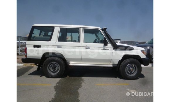 Acheter Import Voiture Toyota Land Cruiser Blanc à Import - Dubai, Hhohho Acheter Import Voiture Toyota Land Cruiser Blanc à Import - Dubai, Hhohho