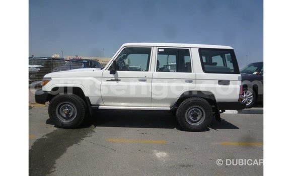 Acheter Import Voiture Toyota Land Cruiser Blanc à Import - Dubai, Hhohho Acheter Import Voiture Toyota Land Cruiser Blanc à Import - Dubai, Hhohho