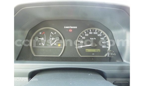 Acheter Import Voiture Toyota Land Cruiser Blanc à Import - Dubai, Hhohho Acheter Import Voiture Toyota Land Cruiser Blanc à Import - Dubai, Hhohho