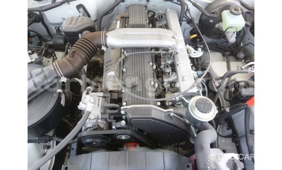 Acheter Import Voiture Toyota Land Cruiser Blanc à Import - Dubai, Hhohho Acheter Import Voiture Toyota Land Cruiser Blanc à Import - Dubai, Hhohho