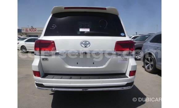 Acheter Import Voiture Toyota Land Cruiser Blanc à Import - Dubai, Hhohho Acheter Import Voiture Toyota Land Cruiser Blanc à Import - Dubai, Hhohho