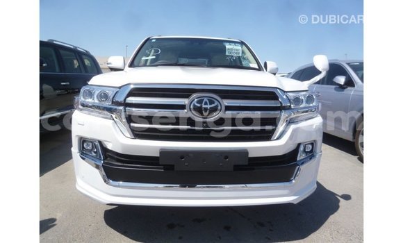 Acheter Import Voiture Toyota Land Cruiser Blanc à Import - Dubai, Hhohho Acheter Import Voiture Toyota Land Cruiser Blanc à Import - Dubai, Hhohho
