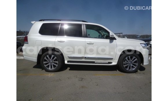 Acheter Import Voiture Toyota Land Cruiser Blanc à Import - Dubai, Hhohho Acheter Import Voiture Toyota Land Cruiser Blanc à Import - Dubai, Hhohho