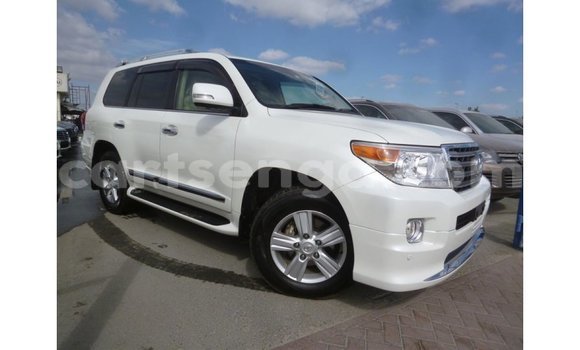 Acheter Import Voiture Toyota Land Cruiser Blanc à Import - Dubai, Hhohho Acheter Import Voiture Toyota Land Cruiser Blanc à Import - Dubai, Hhohho