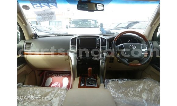 Acheter Import Voiture Toyota Land Cruiser Blanc à Import - Dubai, Hhohho Acheter Import Voiture Toyota Land Cruiser Blanc à Import - Dubai, Hhohho