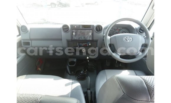 Buy Import Toyota Land Cruiser White Car in Import - Dubai in Hhohho Buy Import Toyota Land Cruiser White Car in Import - Dubai in Hhohho