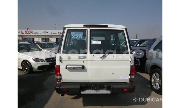 Buy Import Toyota Land Cruiser White Car in Import - Dubai in Hhohho Buy Import Toyota Land Cruiser White Car in Import - Dubai in Hhohho