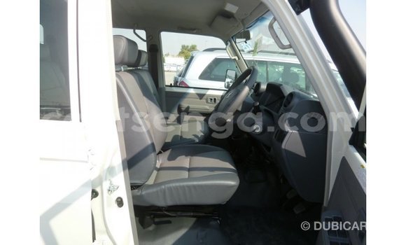 Buy Import Toyota Land Cruiser White Car in Import - Dubai in Hhohho Buy Import Toyota Land Cruiser White Car in Import - Dubai in Hhohho