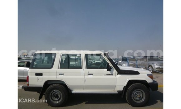 Buy Import Toyota Land Cruiser White Car in Import - Dubai in Hhohho Buy Import Toyota Land Cruiser White Car in Import - Dubai in Hhohho