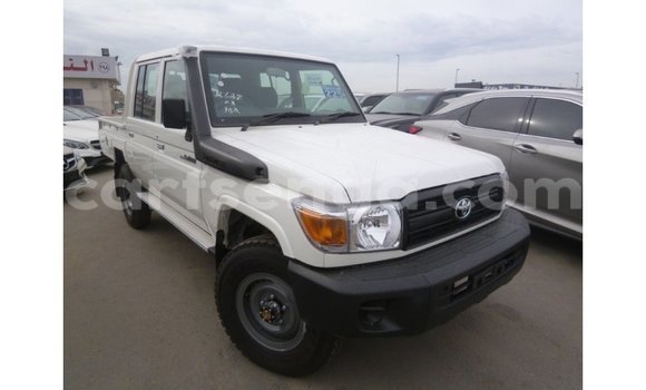 Acheter Import Voiture Toyota Land Cruiser Blanc à Import - Dubai, Hhohho Acheter Import Voiture Toyota Land Cruiser Blanc à Import - Dubai, Hhohho