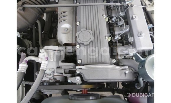 Acheter Import Voiture Toyota Land Cruiser Blanc à Import - Dubai, Hhohho Acheter Import Voiture Toyota Land Cruiser Blanc à Import - Dubai, Hhohho