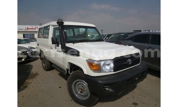 Acheter Import Voiture Toyota Land Cruiser Blanc à Import - Dubai, Hhohho Acheter Import Voiture Toyota Land Cruiser Blanc à Import - Dubai, Hhohho