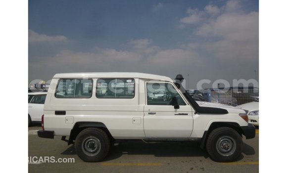 Acheter Import Voiture Toyota Land Cruiser Blanc à Import - Dubai, Hhohho Acheter Import Voiture Toyota Land Cruiser Blanc à Import - Dubai, Hhohho