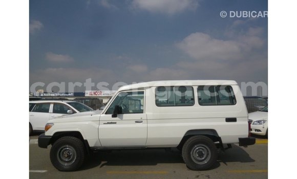 Acheter Import Voiture Toyota Land Cruiser Blanc à Import - Dubai, Hhohho Acheter Import Voiture Toyota Land Cruiser Blanc à Import - Dubai, Hhohho