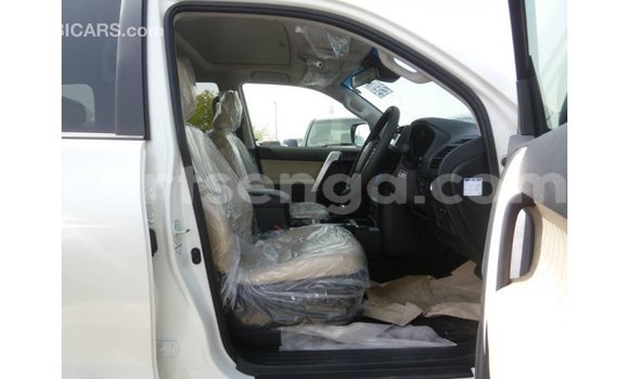 Acheter Import Voiture Toyota Prado Blanc à Import - Dubai, Hhohho Acheter Import Voiture Toyota Prado Blanc à Import - Dubai, Hhohho