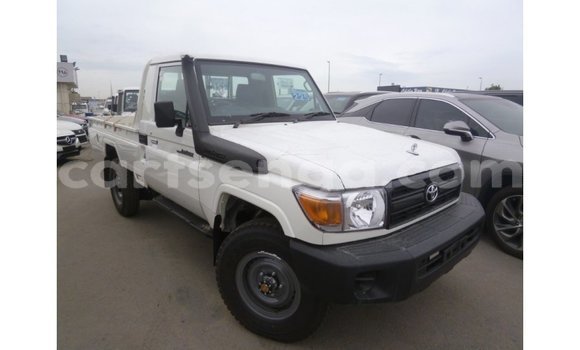 Acheter Import Voiture Toyota Land Cruiser Blanc à Import - Dubai, Hhohho Acheter Import Voiture Toyota Land Cruiser Blanc à Import - Dubai, Hhohho