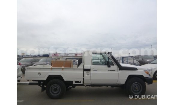 Acheter Import Voiture Toyota Land Cruiser Blanc à Import - Dubai, Hhohho Acheter Import Voiture Toyota Land Cruiser Blanc à Import - Dubai, Hhohho