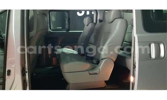 Nunua Ilio tumika Hyundai H1 Silver Gari ndani ya Manzini nchini Manzini Nunua Ilio tumika Hyundai H1 Silver Gari ndani ya Manzini nchini Manzini