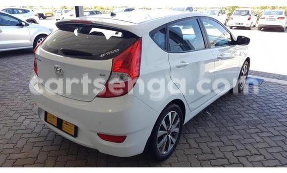 Acheter Occasion Voiture Hyundai Accent Blanc à Big Bend, Lubombo District Acheter Occasion Voiture Hyundai Accent Blanc à Big Bend, Lubombo District