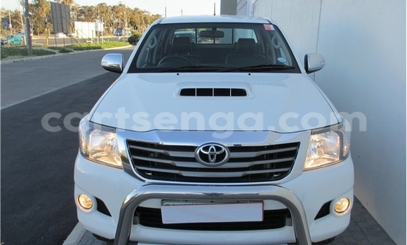 Buy Used Toyota Hilux White Car in Ezulwini in Hhohho Buy Used Toyota Hilux White Car in Ezulwini in Hhohho