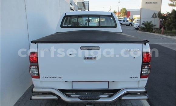 Buy Used Toyota Hilux White Car in Ezulwini in Hhohho Buy Used Toyota Hilux White Car in Ezulwini in Hhohho